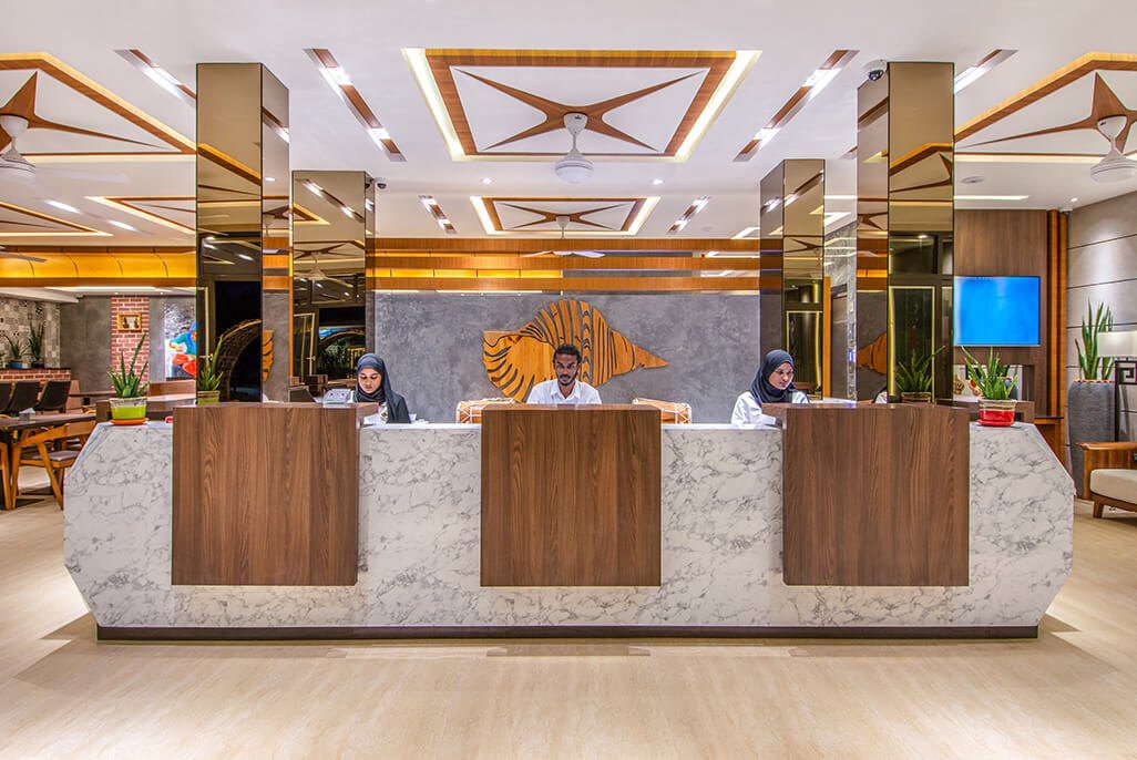 Triton Prestige 海景飯店接待櫃檯