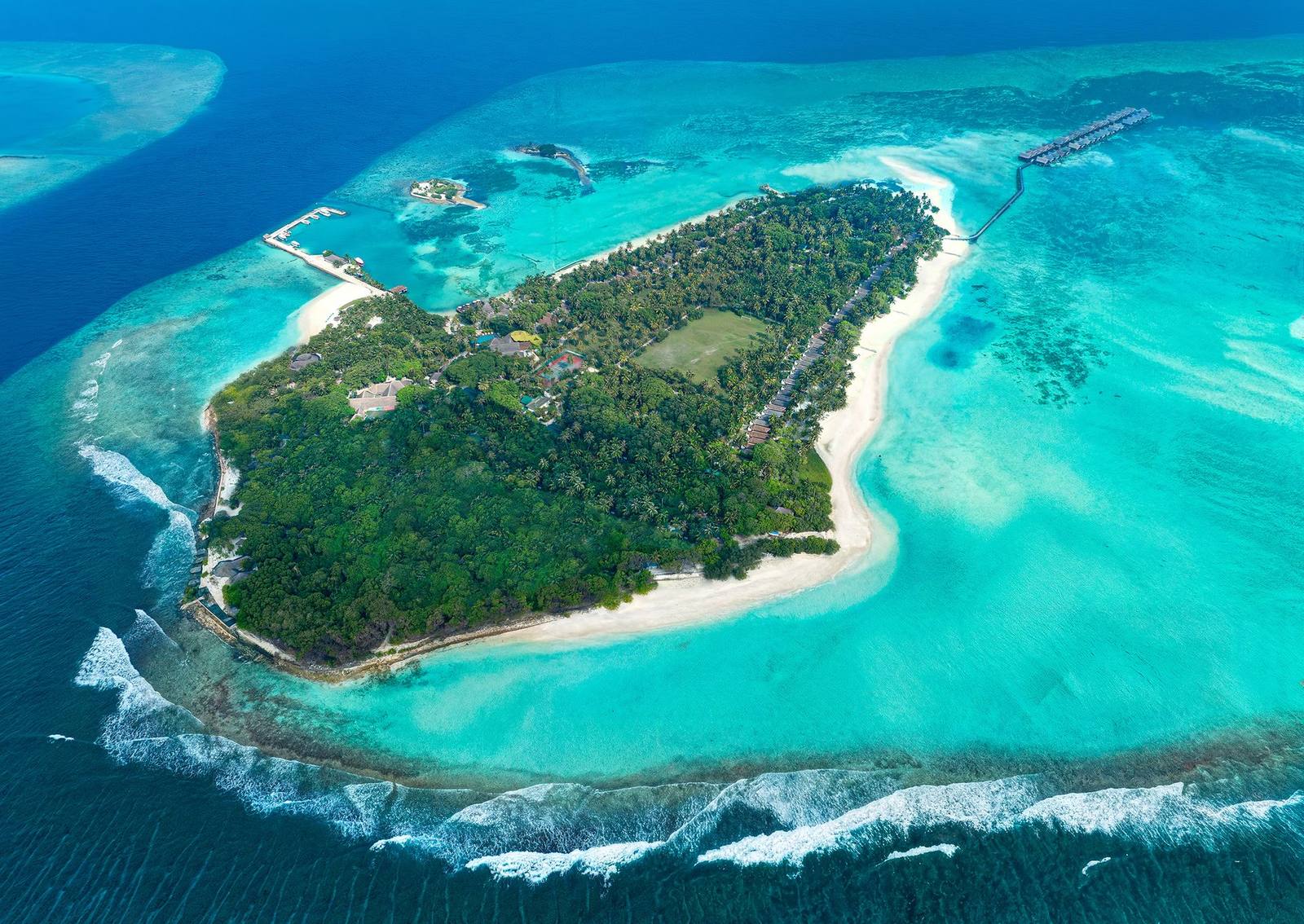 Adaaran Select Hudhuranfushi 全島與外礁空拍