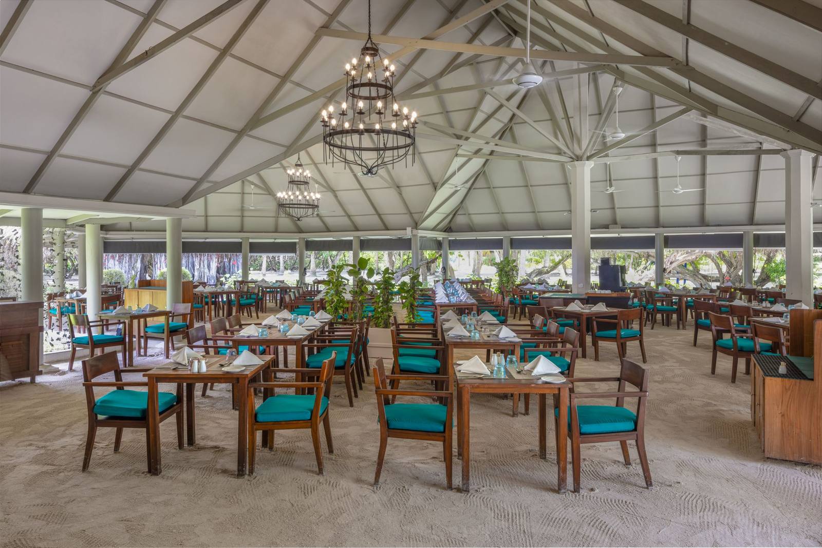 Adaaran Select Hudhuranfushi Banyan 主餐廳