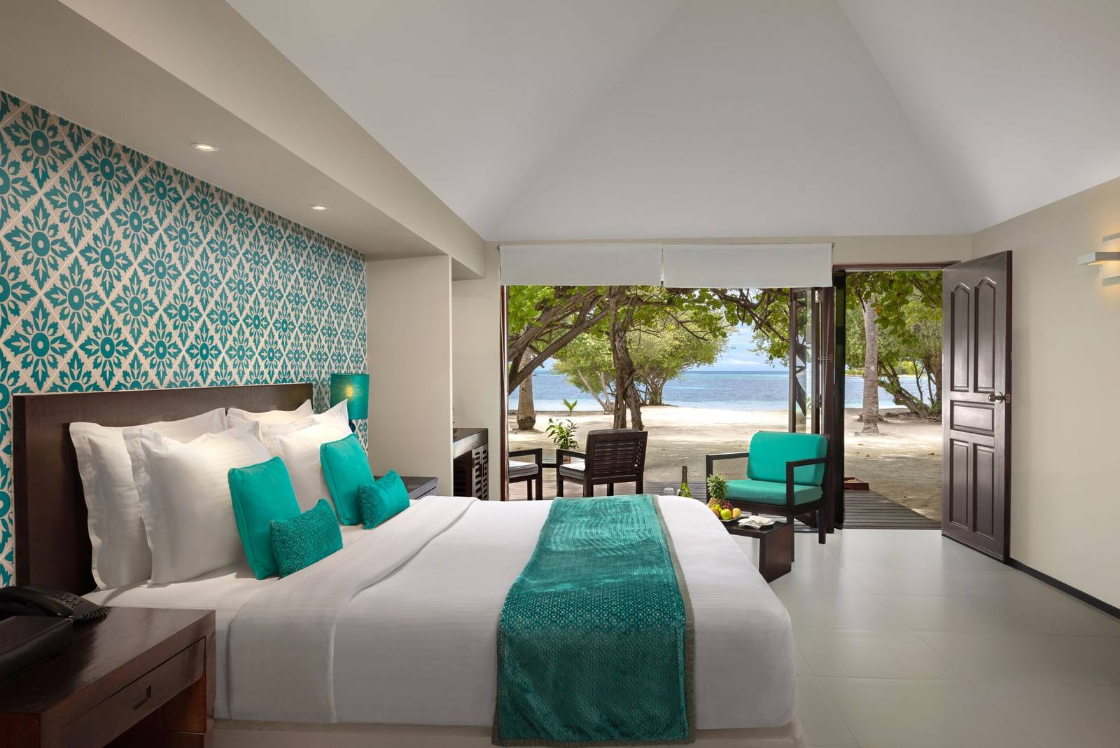 Adaaran Select Hudhuranfushi Beach Villa 臥室與沙灘