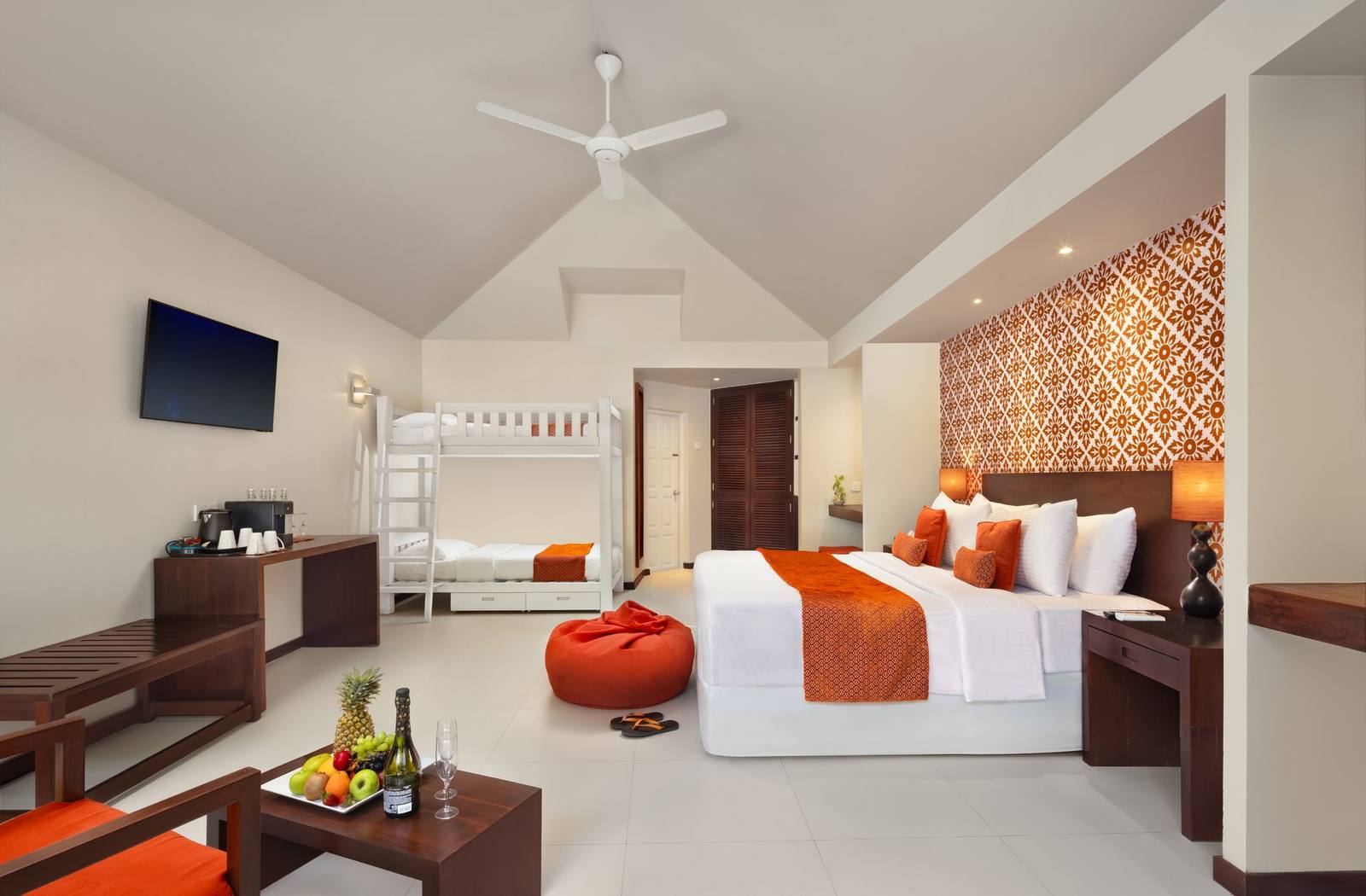 Adaaran Select Hudhuranfushi Family Villa 大床與上下舖