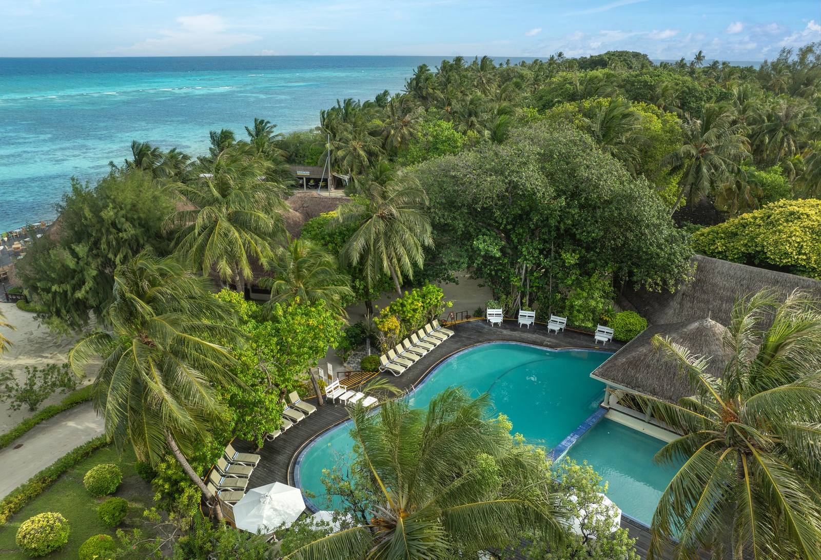 Adaaran Select Hudhuranfushi 泳池空拍