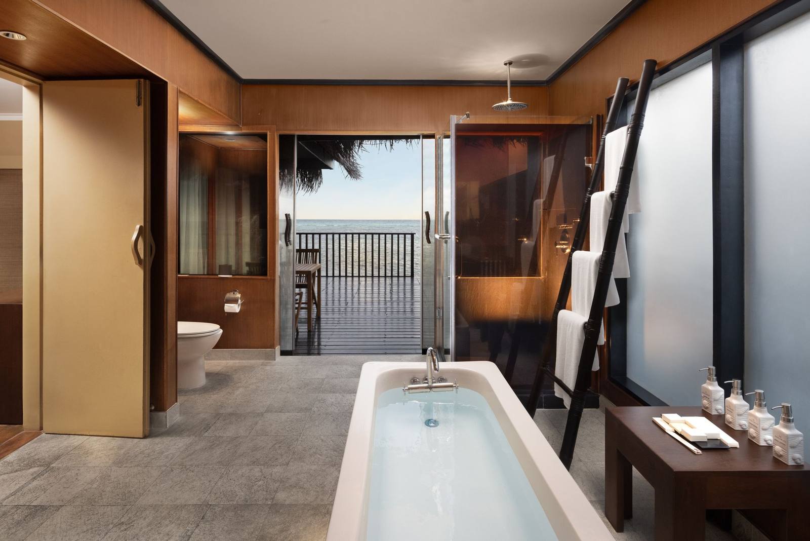 Adaaran Select Hudhuranfushi Sunset Ocean Villa 浴缸