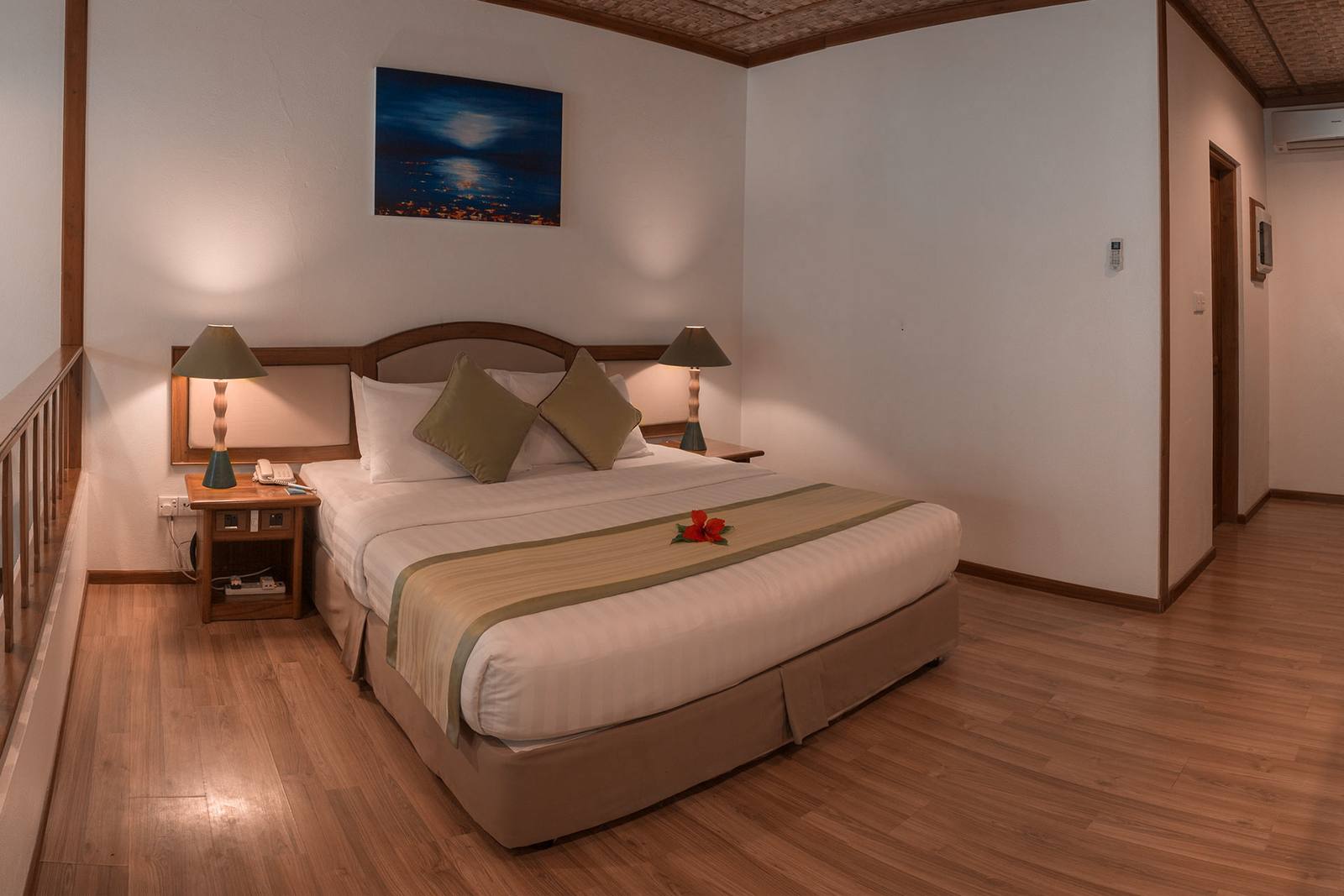 Bandos Maldives Standard Beachfront Room 臥室