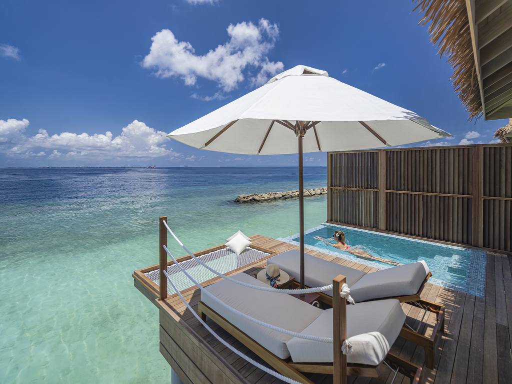 Bandos Maldives Sunset Water Villa 露台泳池