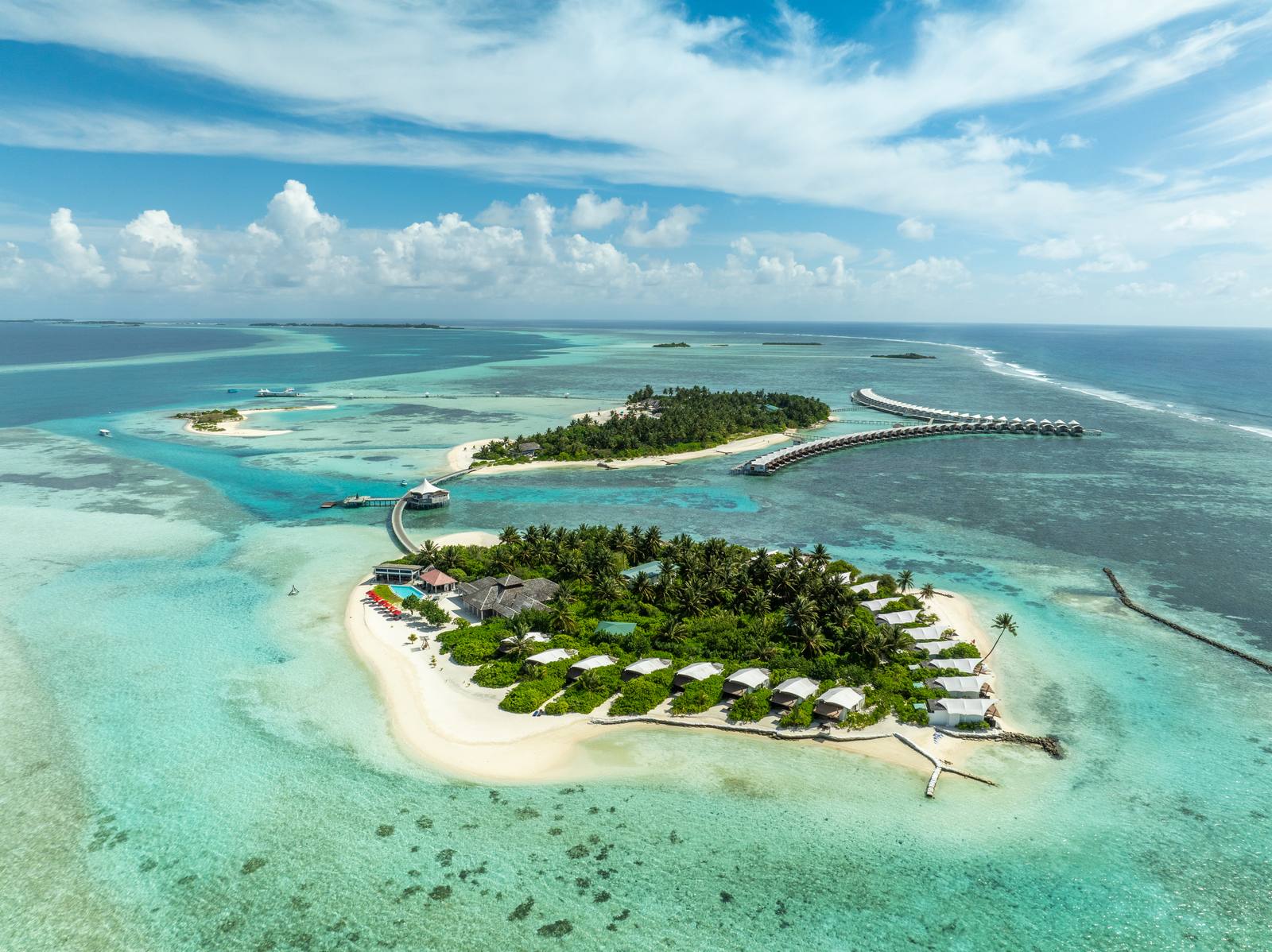 Cinnamon Hakuraa Huraa 主島、Platinum Island 與水上屋空拍