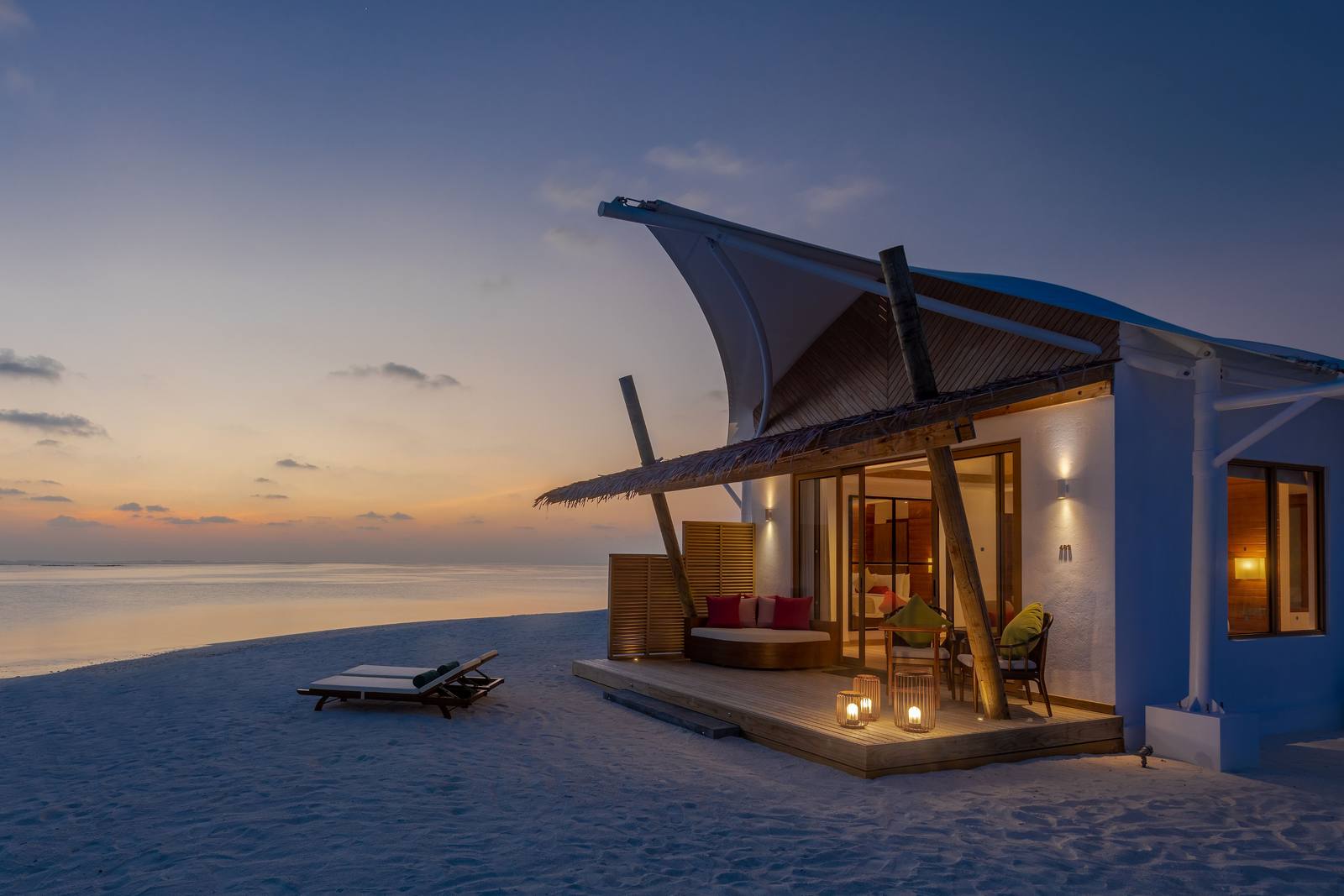 Cinnamon Hakuraa Huraa Platinum Beach Bungalow 夕陽外觀