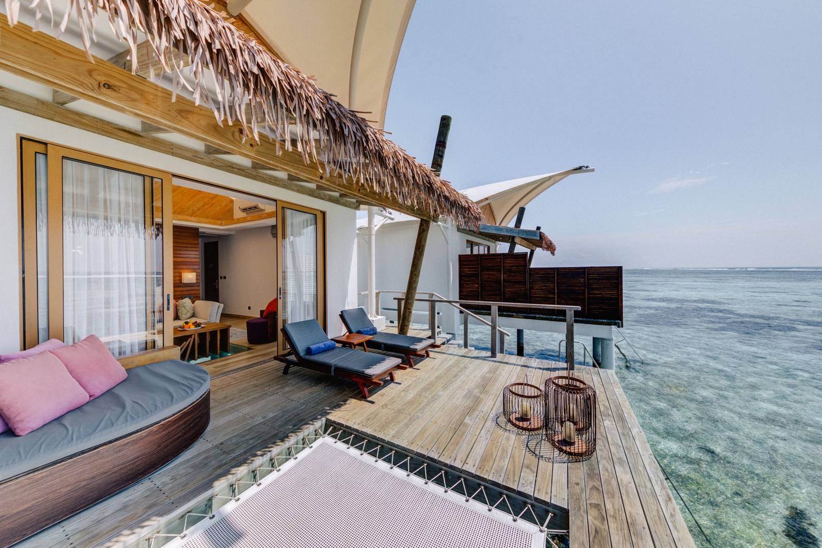 Cinnamon Hakuraa Huraa Sunset Water Bungalow 露台