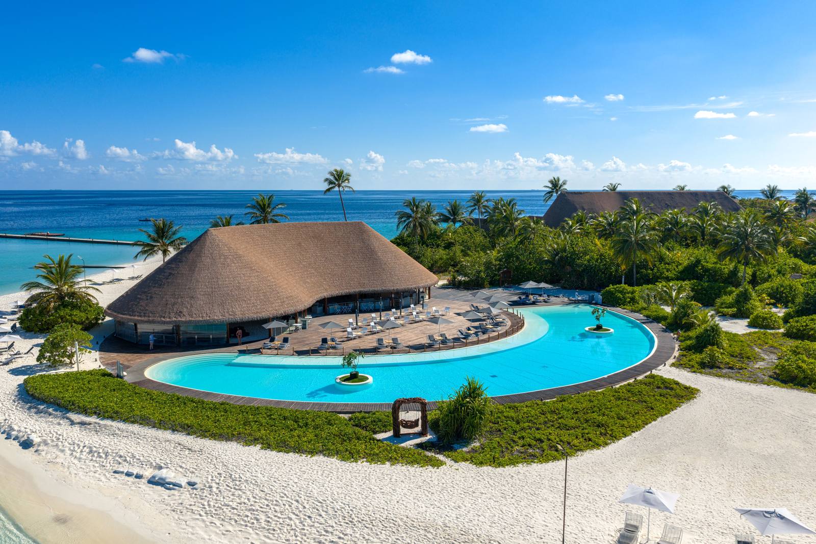 Cinnamon Velifushi 泳池與主建築空拍