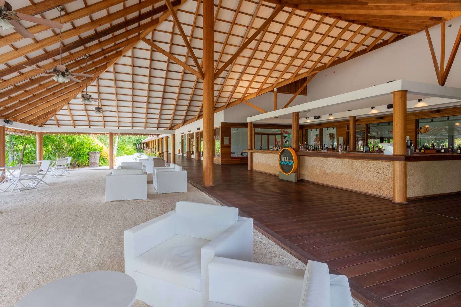 Cinnamon Velifushi Iru Kitchen & Bar 室內