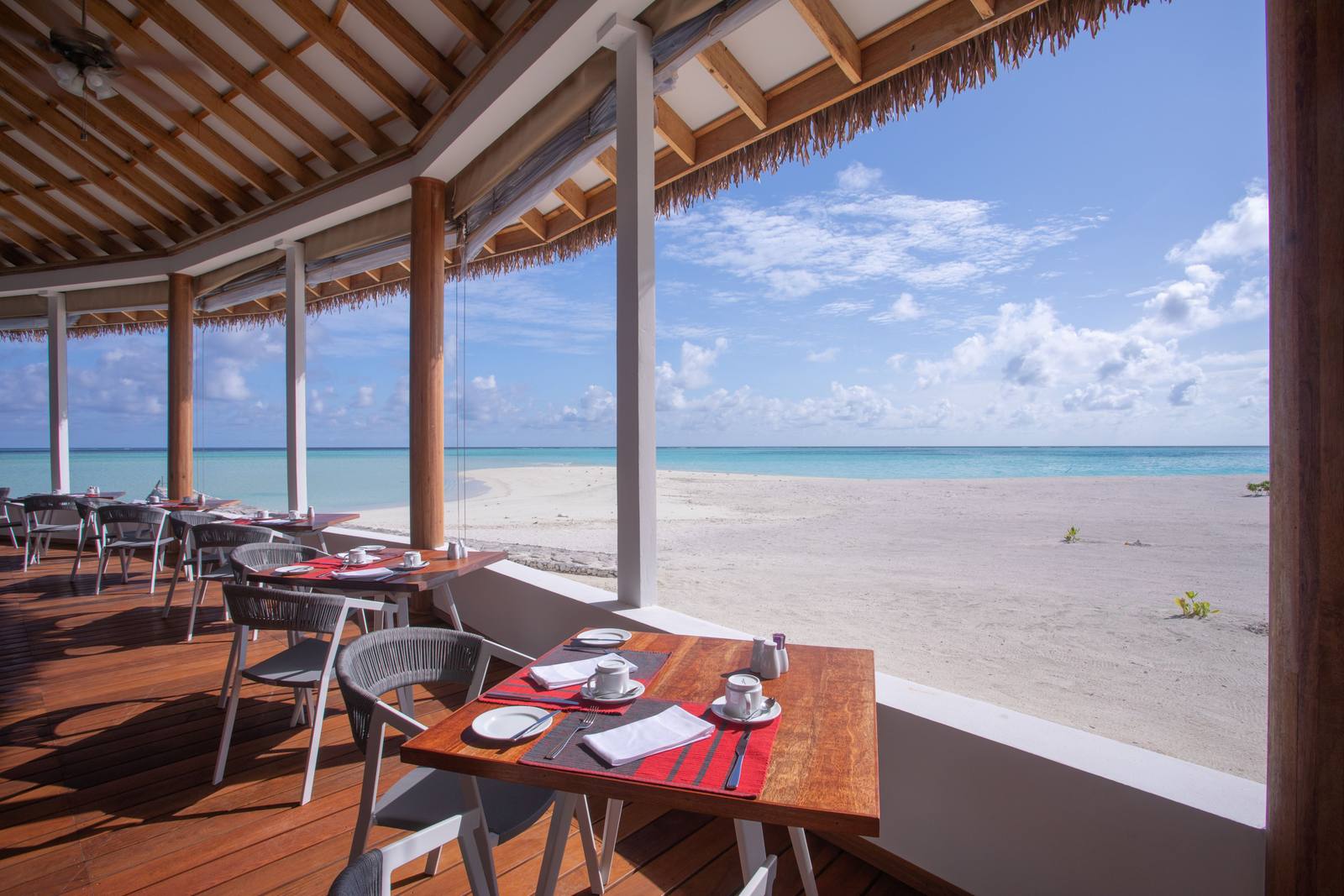 Cinnamon Velifushi VAH Global Dining 面海座位