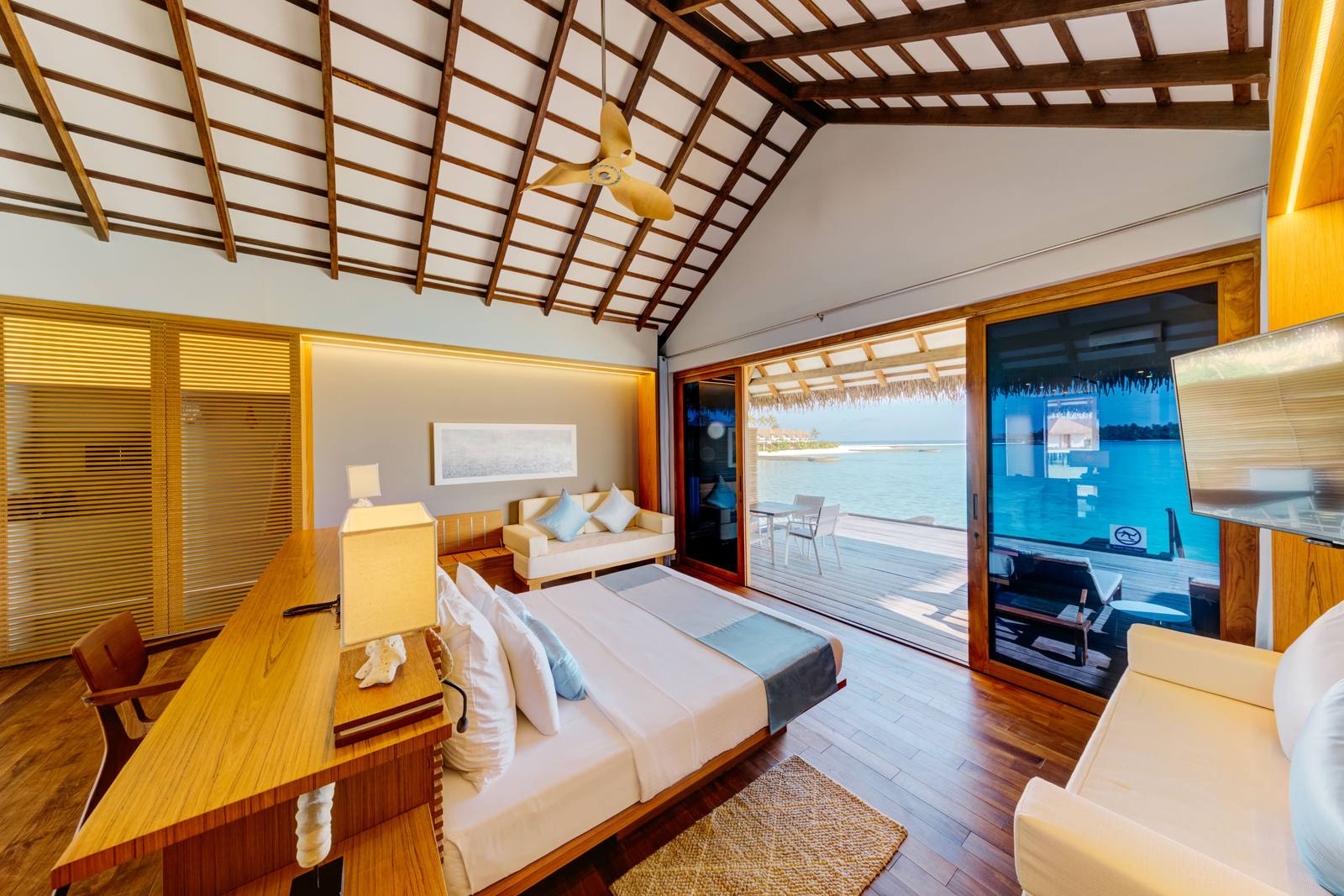 Cinnamon Velifushi Water Bungalow 臥室