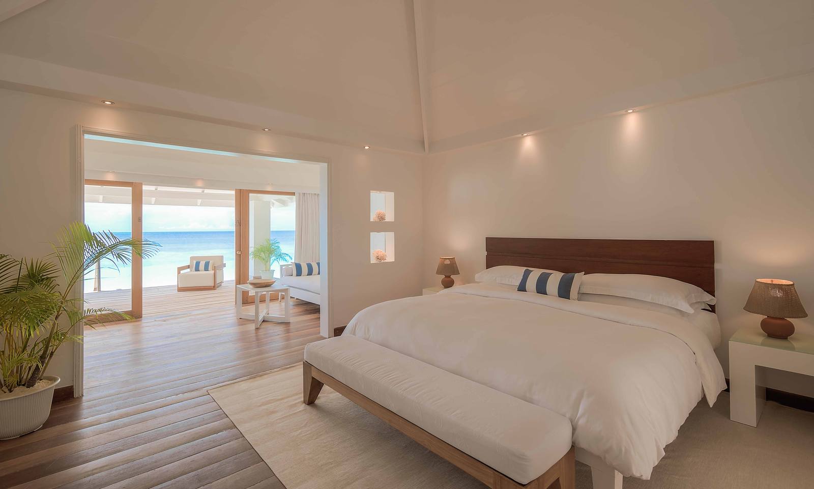 Diamonds Athuruga Beach Front Junior Suite 臥室