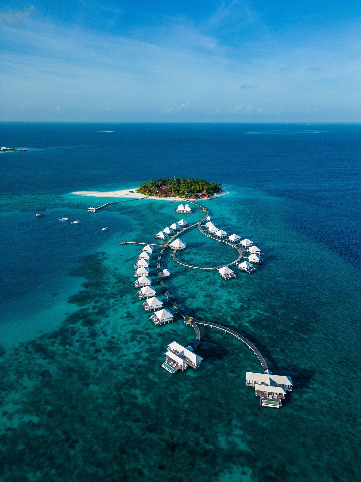Diamonds Thudufushi S 形水上別墅棧橋空拍