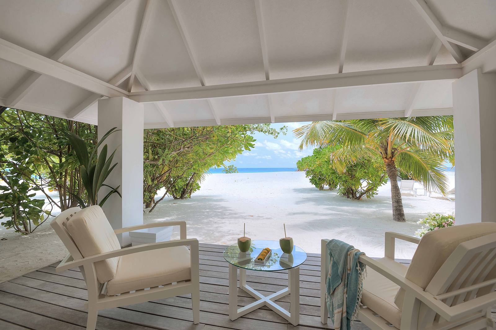 Diamonds Thudufushi Beach Front Junior Suite 露台