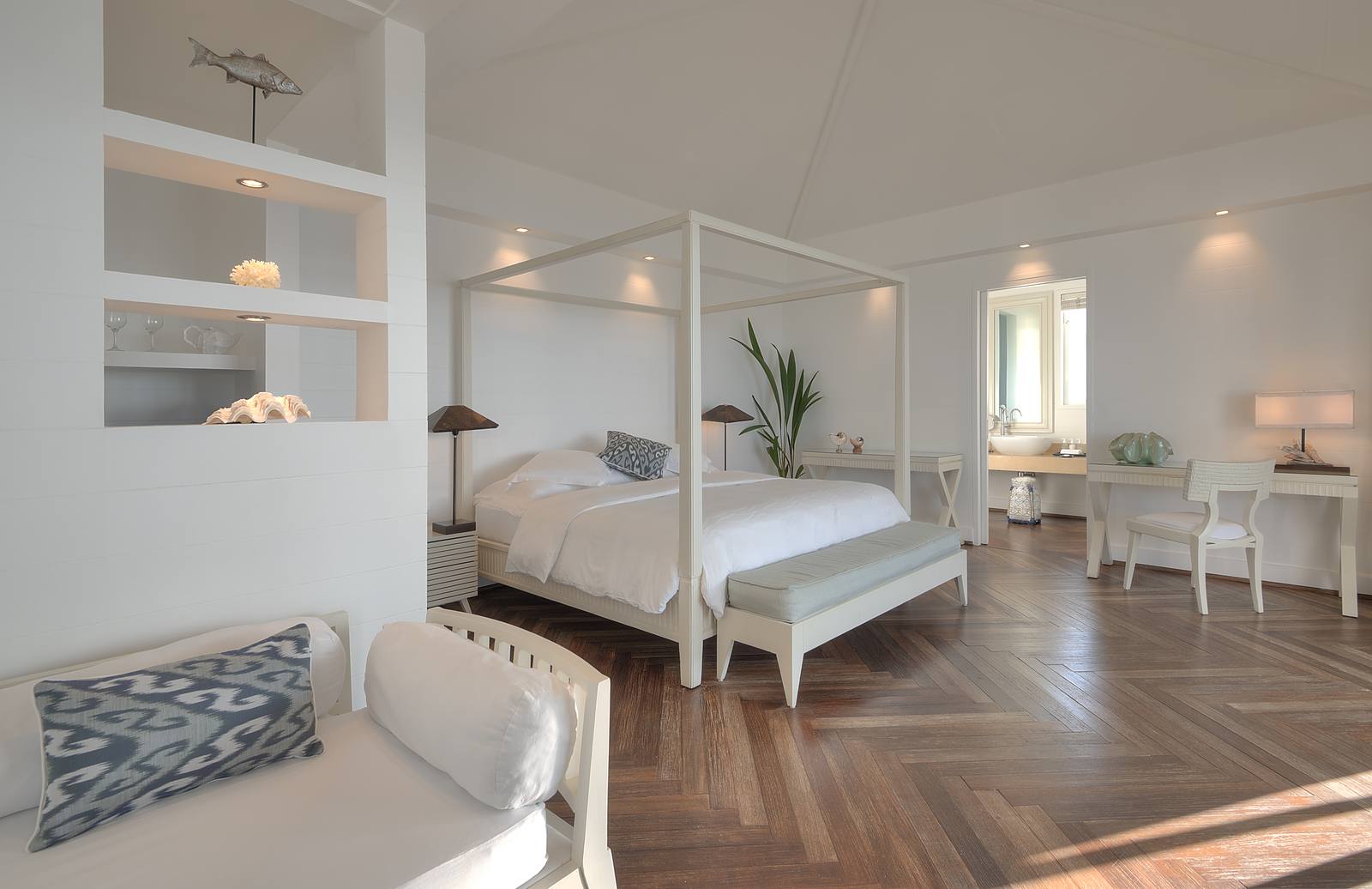 Diamonds Thudufushi One Bedroom Water Villa 臥室