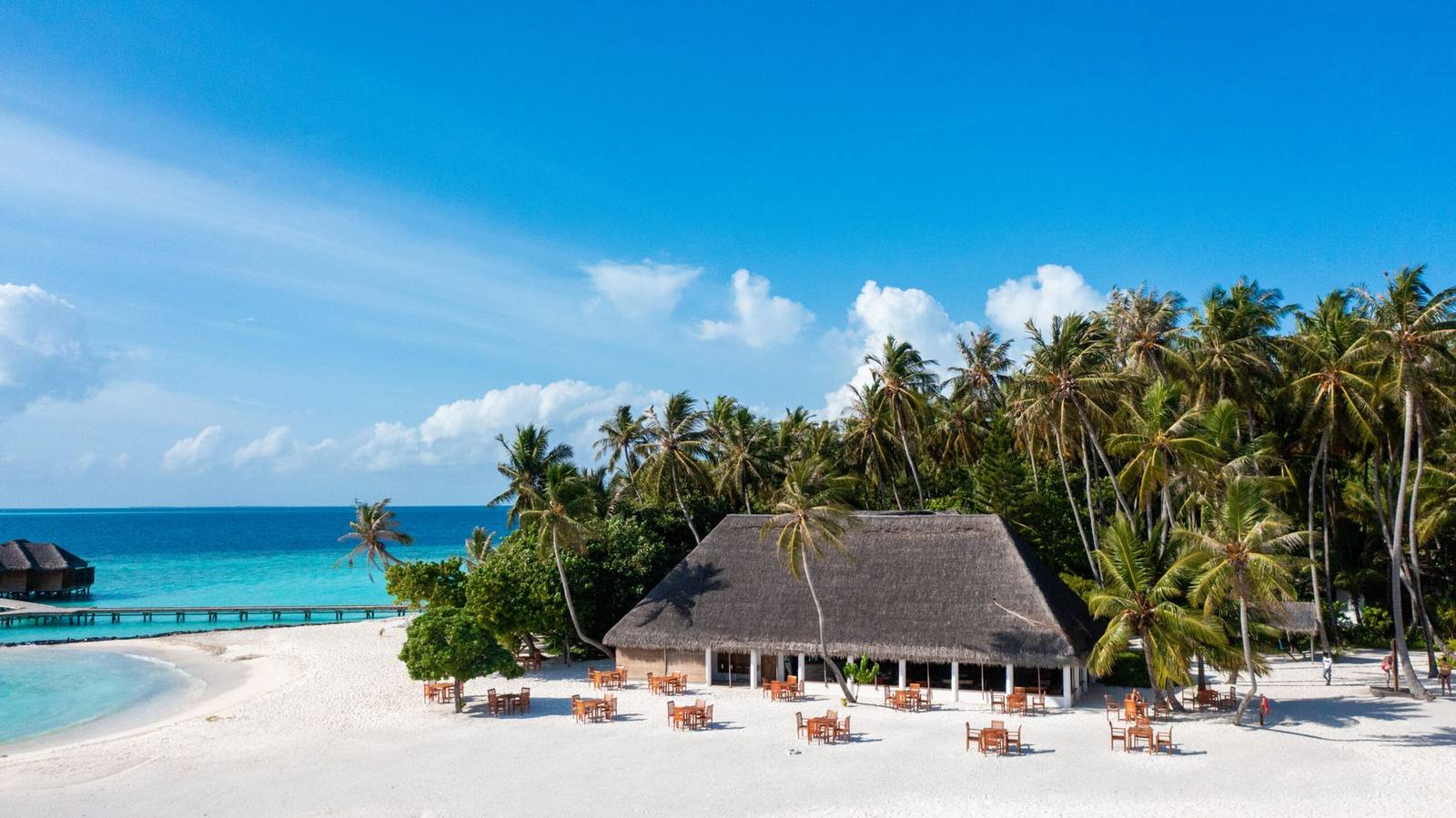 Fihalhohi Maldives 沙灘與茅草屋建築