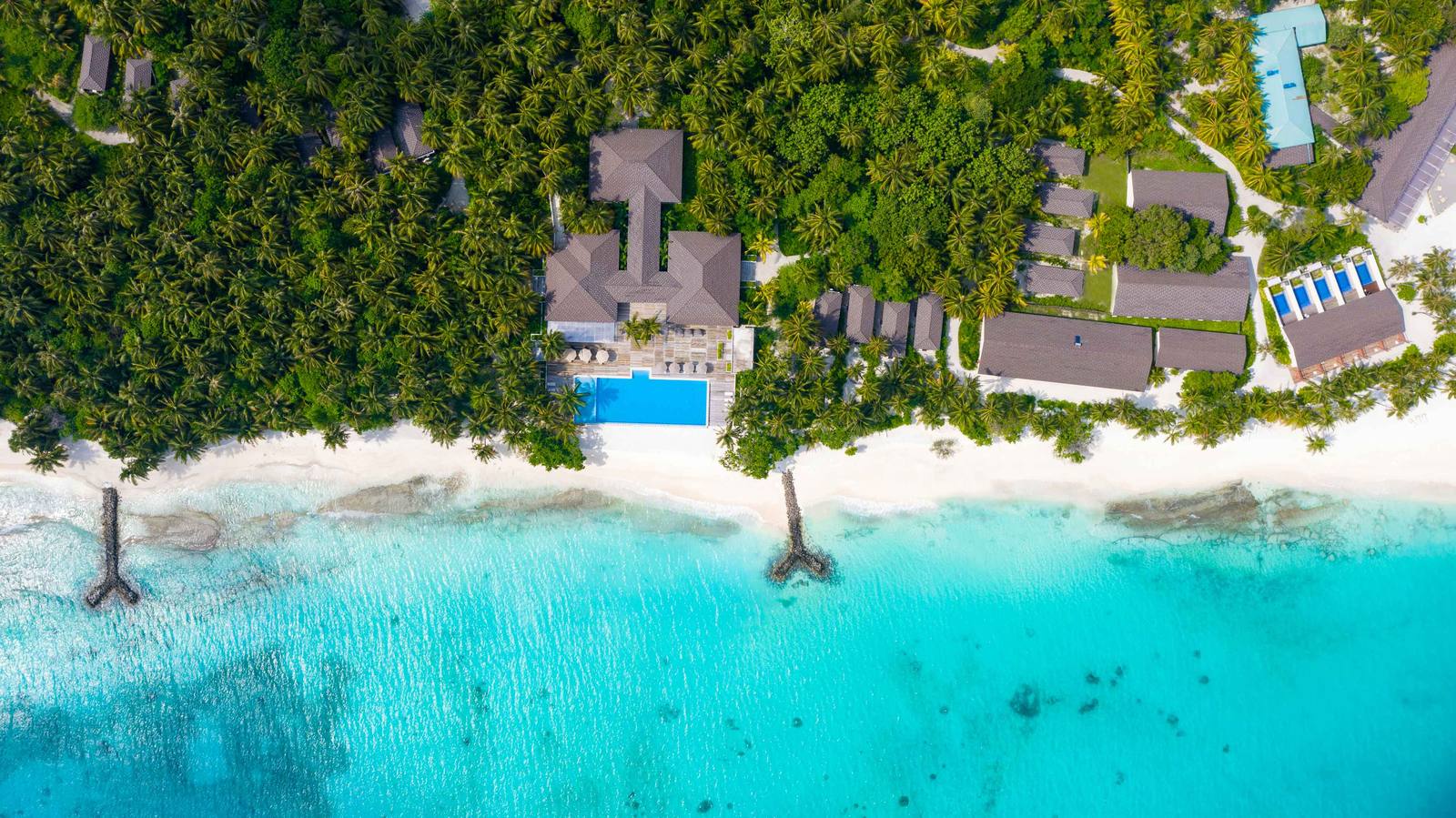 Fiyavalhu Resort 沙灘、泳池與別墅空拍