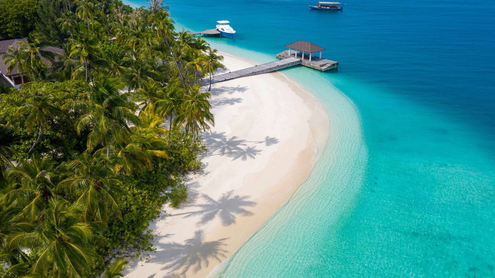 Fiyavalhu Resort 沙灘與抵達碼頭空拍