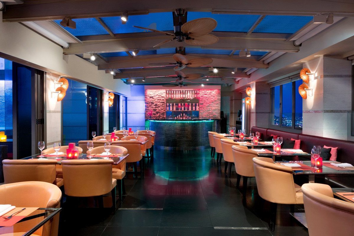 Azur 頂樓餐廳夜晚