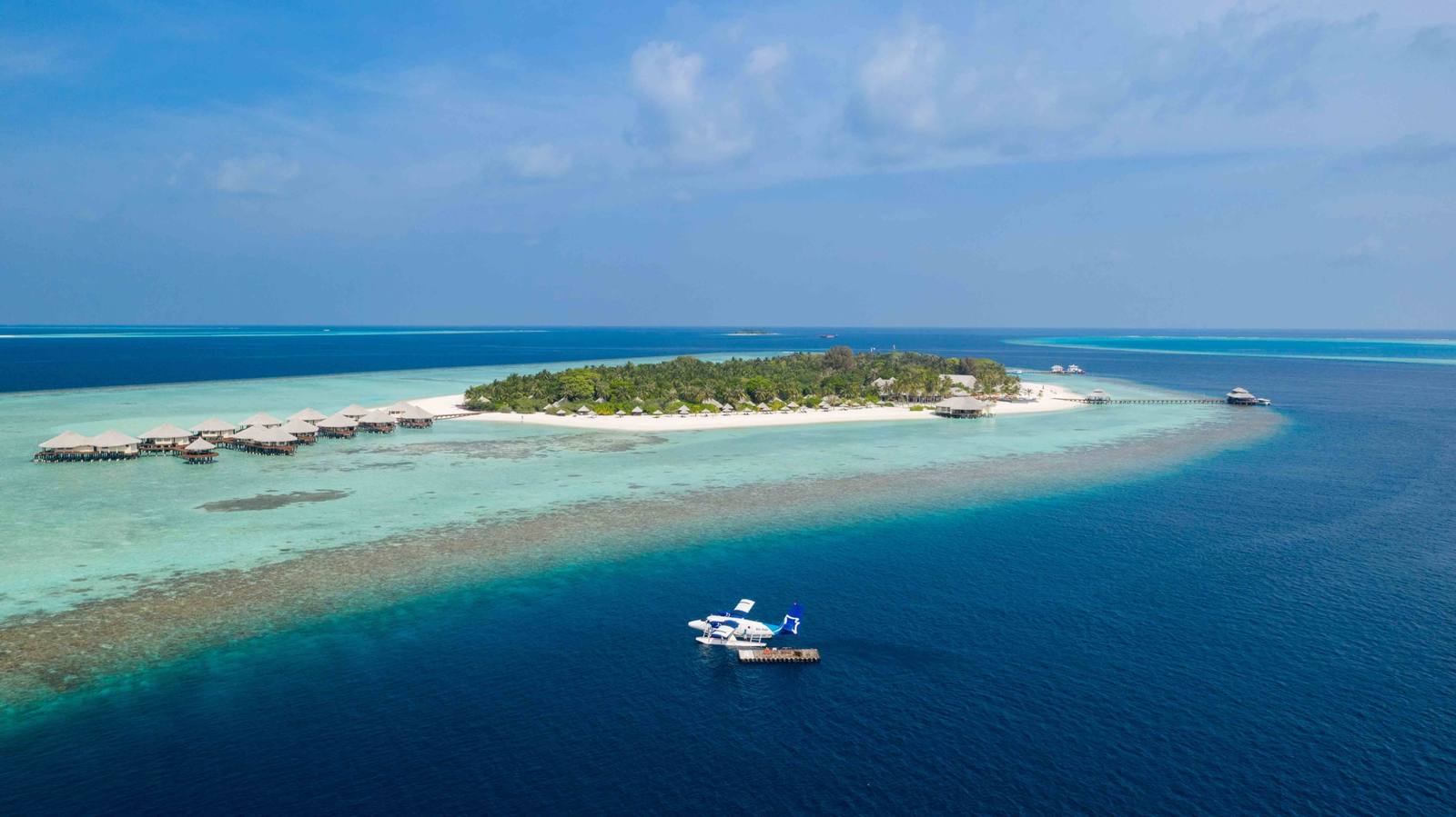 Kihaa Maldives 全島、潟湖與水上別墅空拍