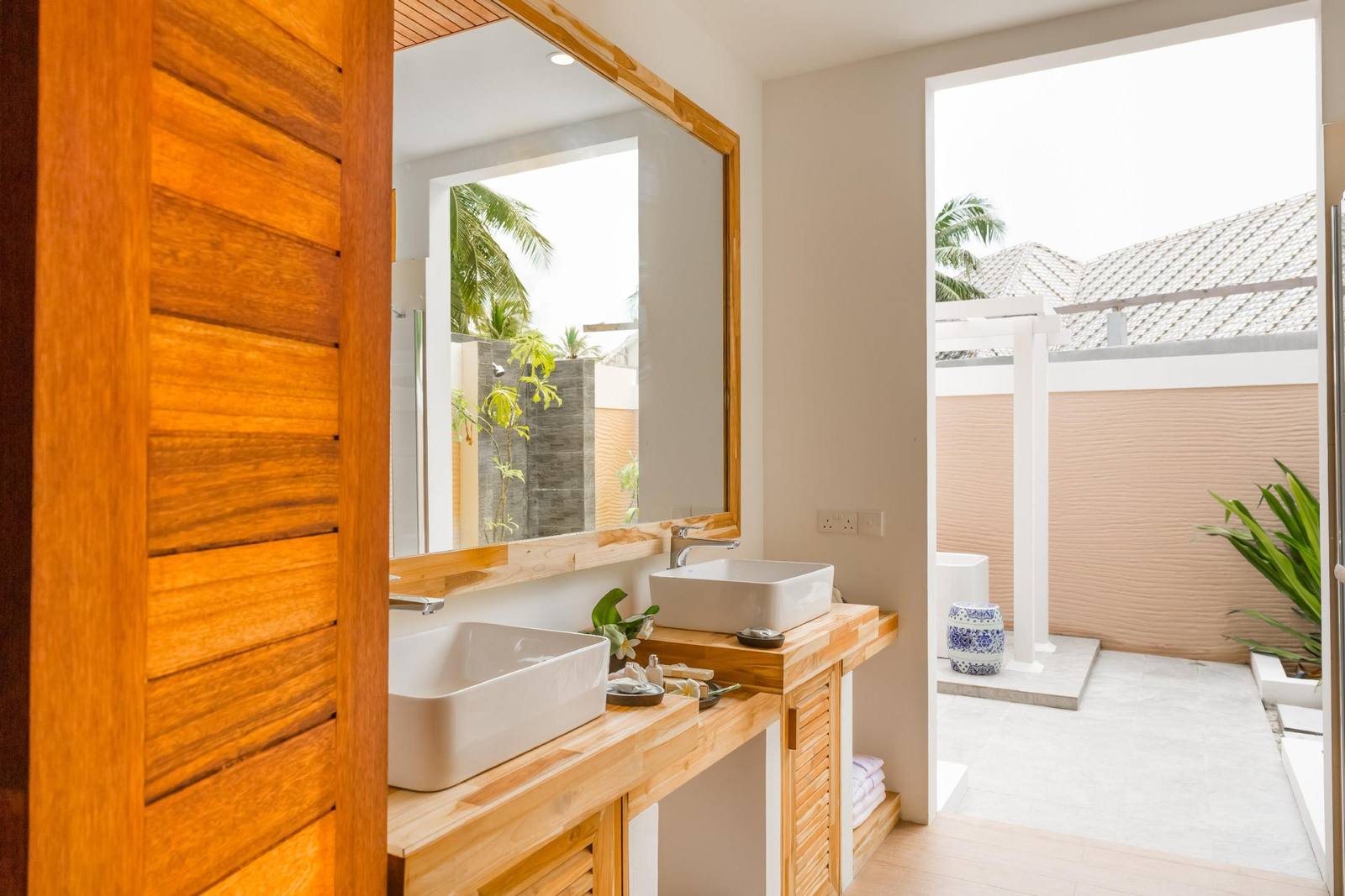 Kudafushi Beach Villa 浴室與戶外淋浴