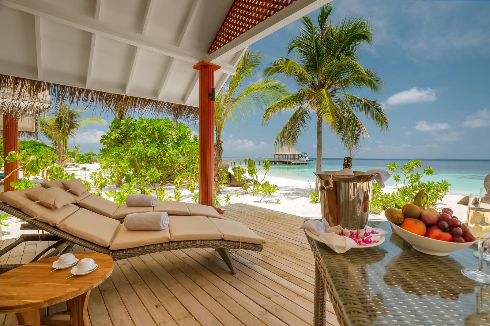 Kudafushi Beach Villa 露台躺椅