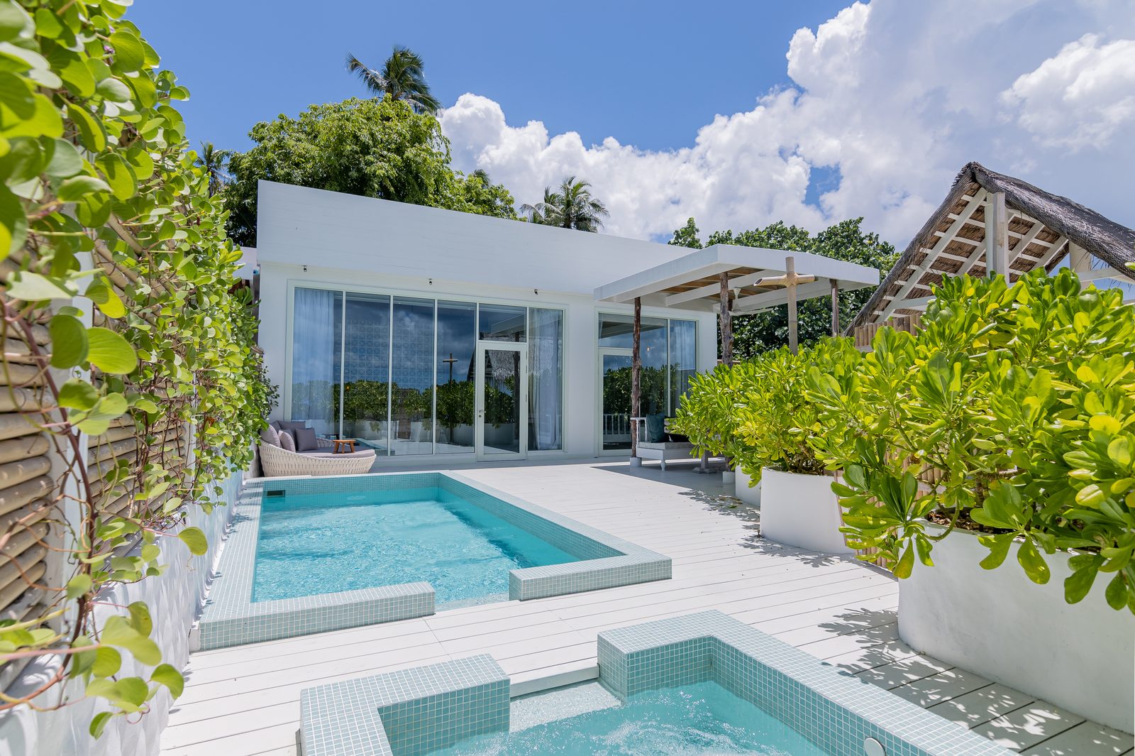海灘泳池套房 Beach Pool Suite 奢華通透起居空間