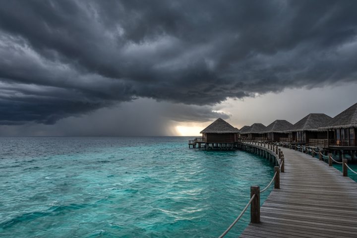 馬爾地夫有沒有颱風?雨季天氣、航班延誤取消與上島交通怎麼處理