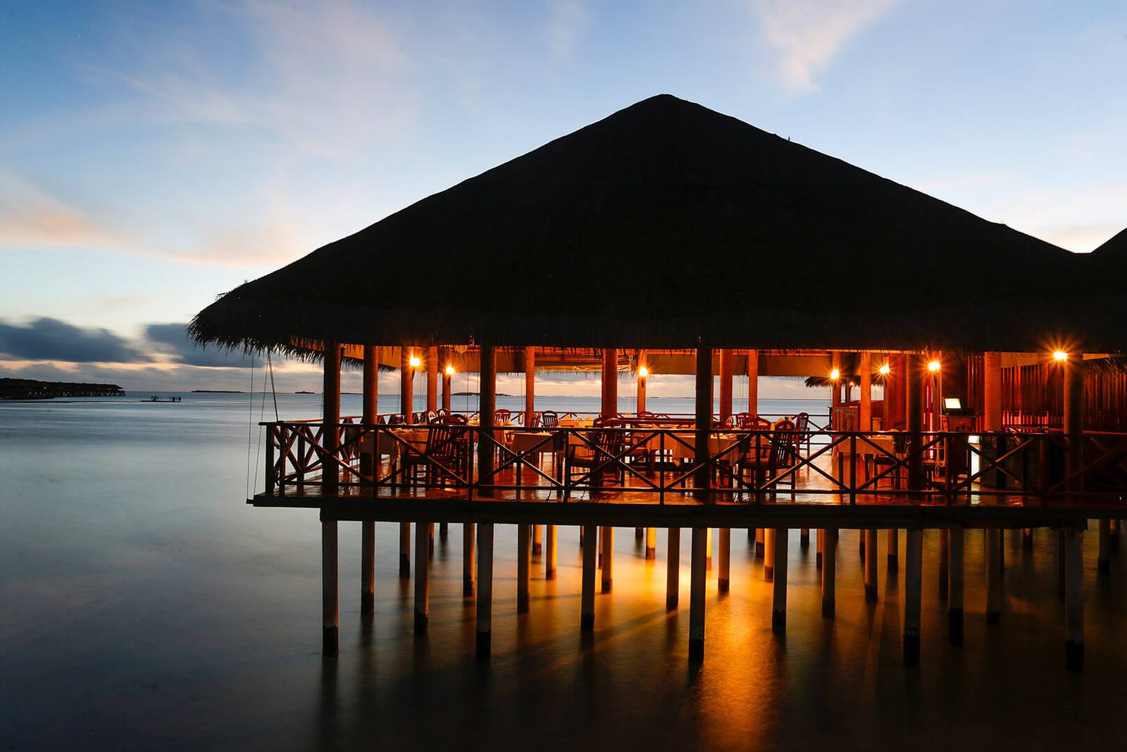 Medhufushi 金字塔水上餐廳酒吧夜景