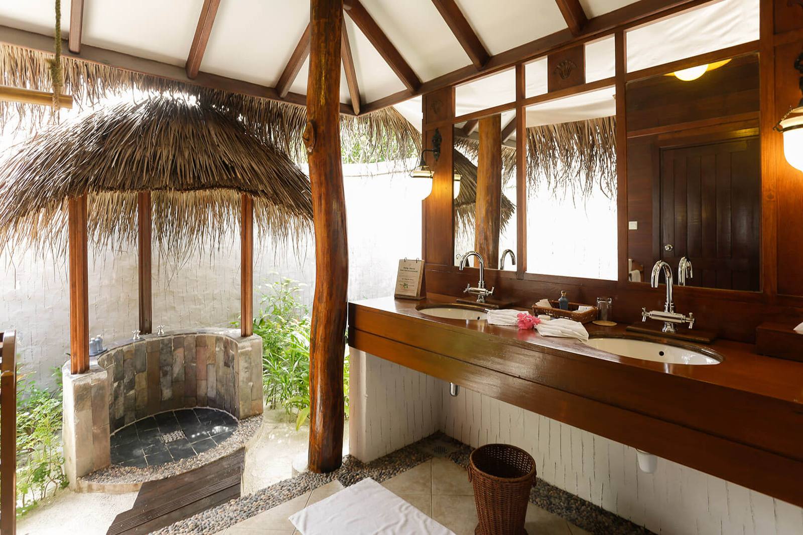 Medhufushi Beach Villa 戶外浴室
