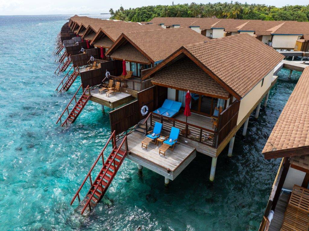 Reethi Faru Resort 水上別墅與下水階梯