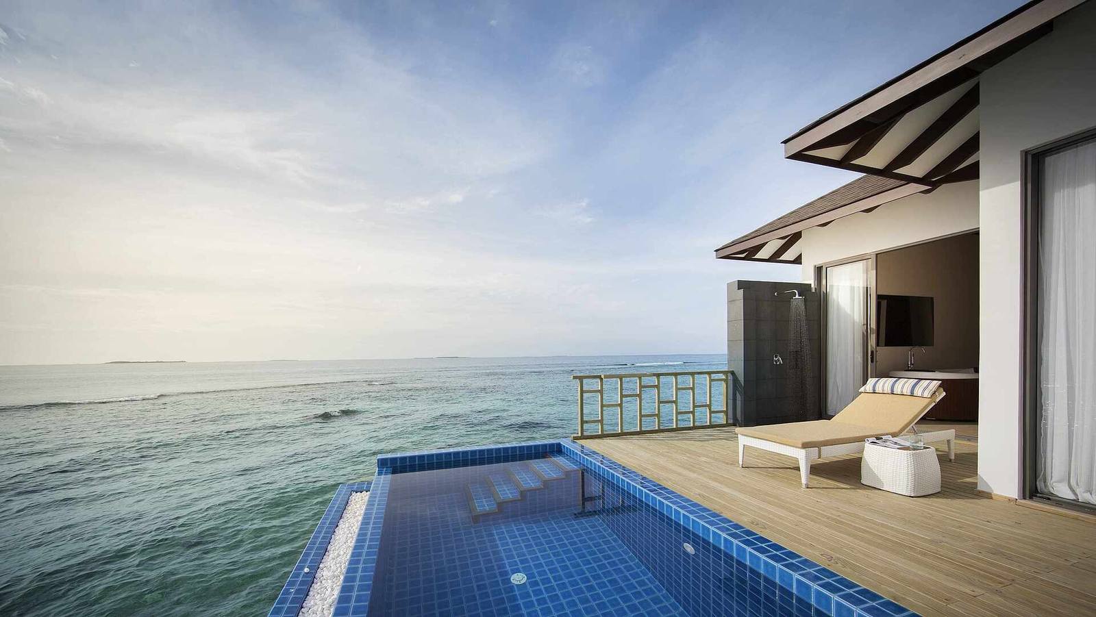 ROBINSON NOONU One Bed Room Water Villa Pool 泳池露台