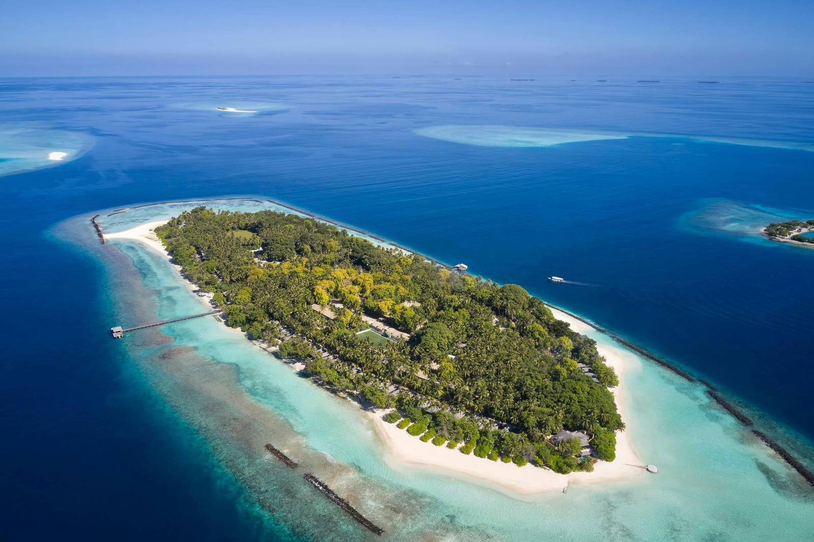 Royal Island 全島與潟湖空拍