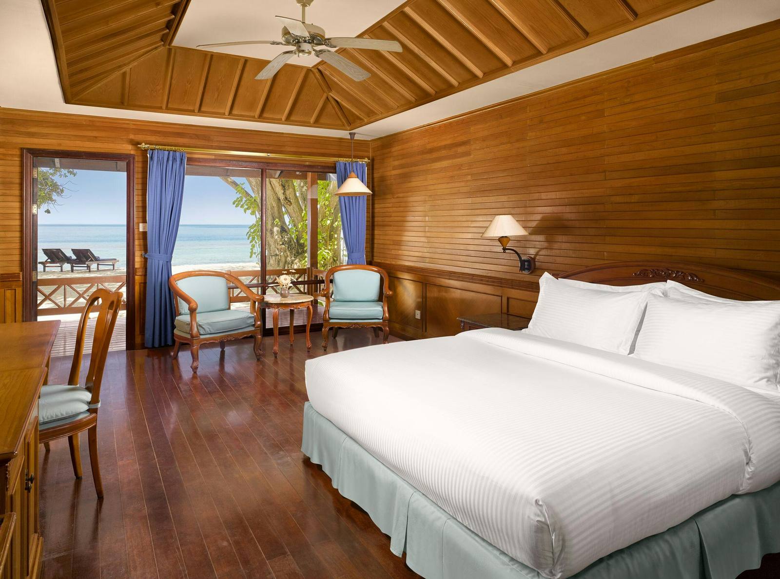 Royal Island Beach Villa 臥室