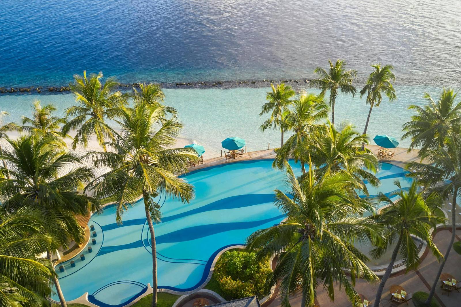 Royal Island 主泳池空拍