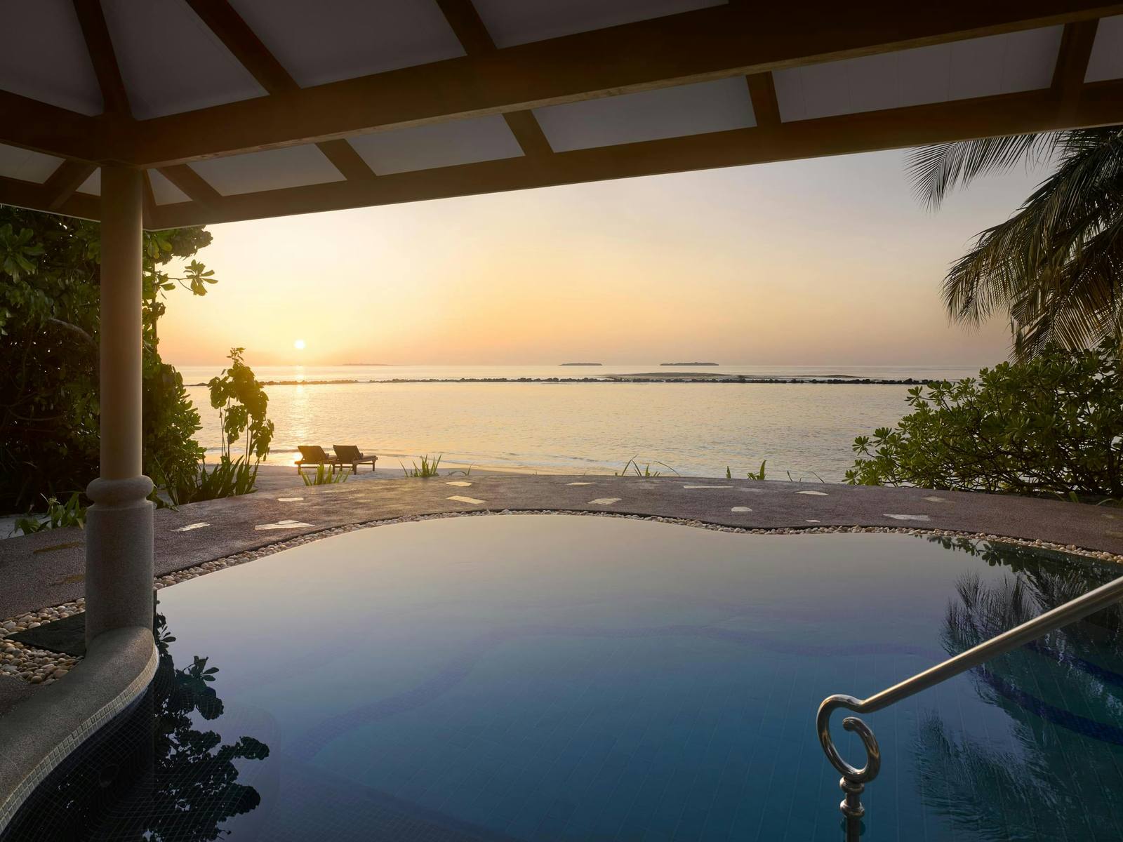 Royal Island 兩房泳池住宅夕陽泳池