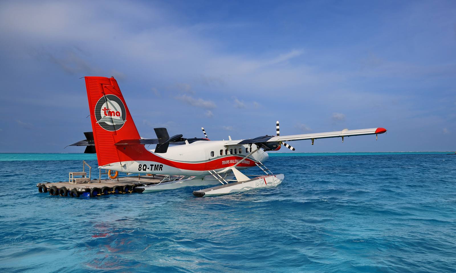 Sandies Bathala 水上飛機抵達