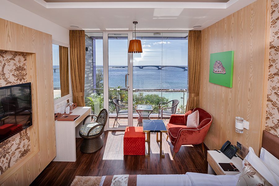 Deluxe Ocean View Suite 起居區