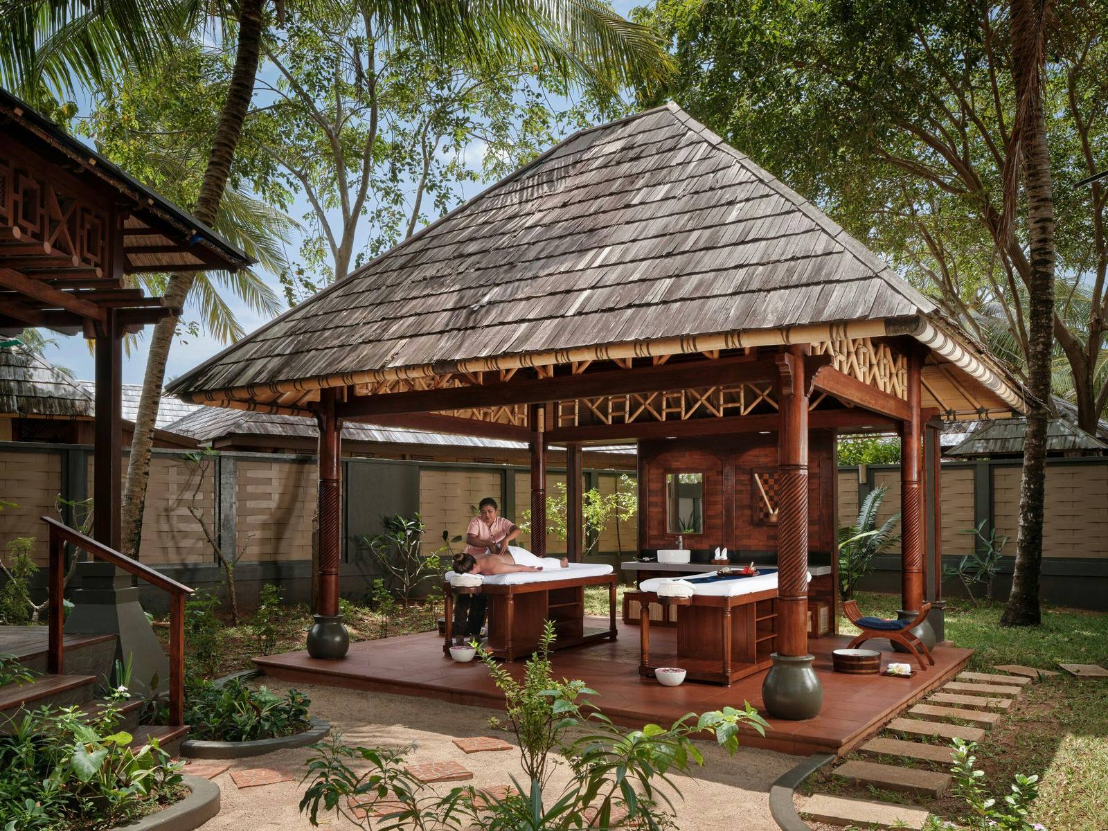 Villa Nautica Araamu Spa 花園涼亭